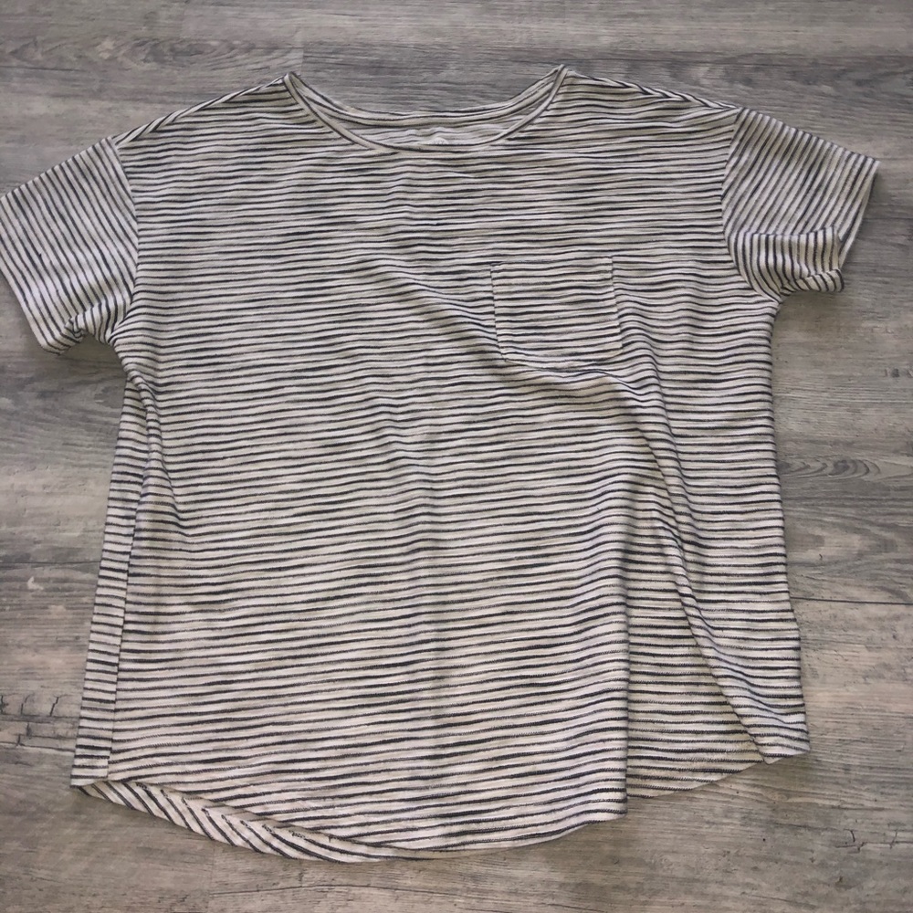 M b&w shirt. Old Navy.